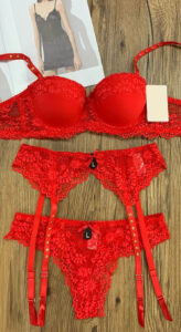 Ensemble Sexy Soutien-Gorge Rouge Bonnet B avec String et Jarretelles